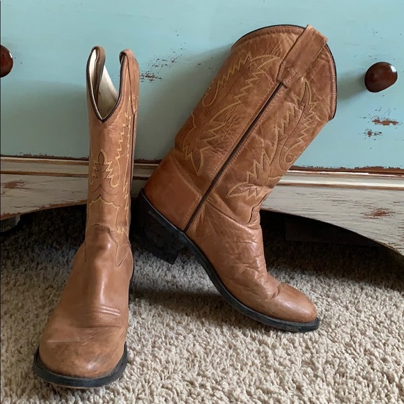 Old West Shoes - Light brown leather cowboy western boots!